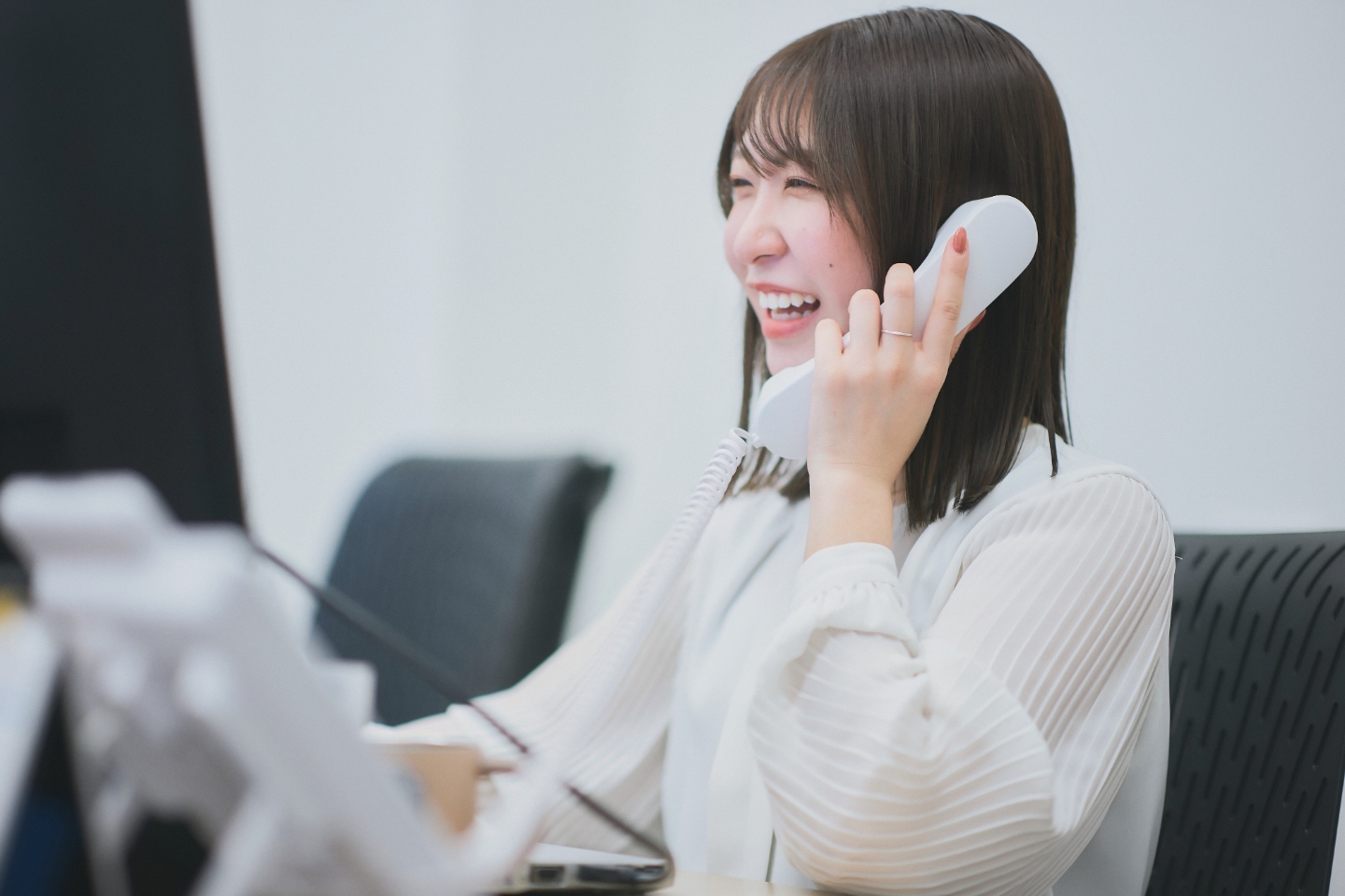 住まいの購入について相談する様子