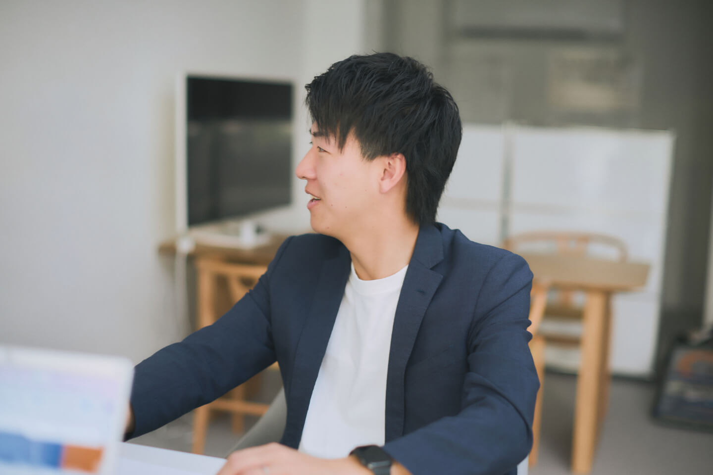 住み替えについて相談する様子